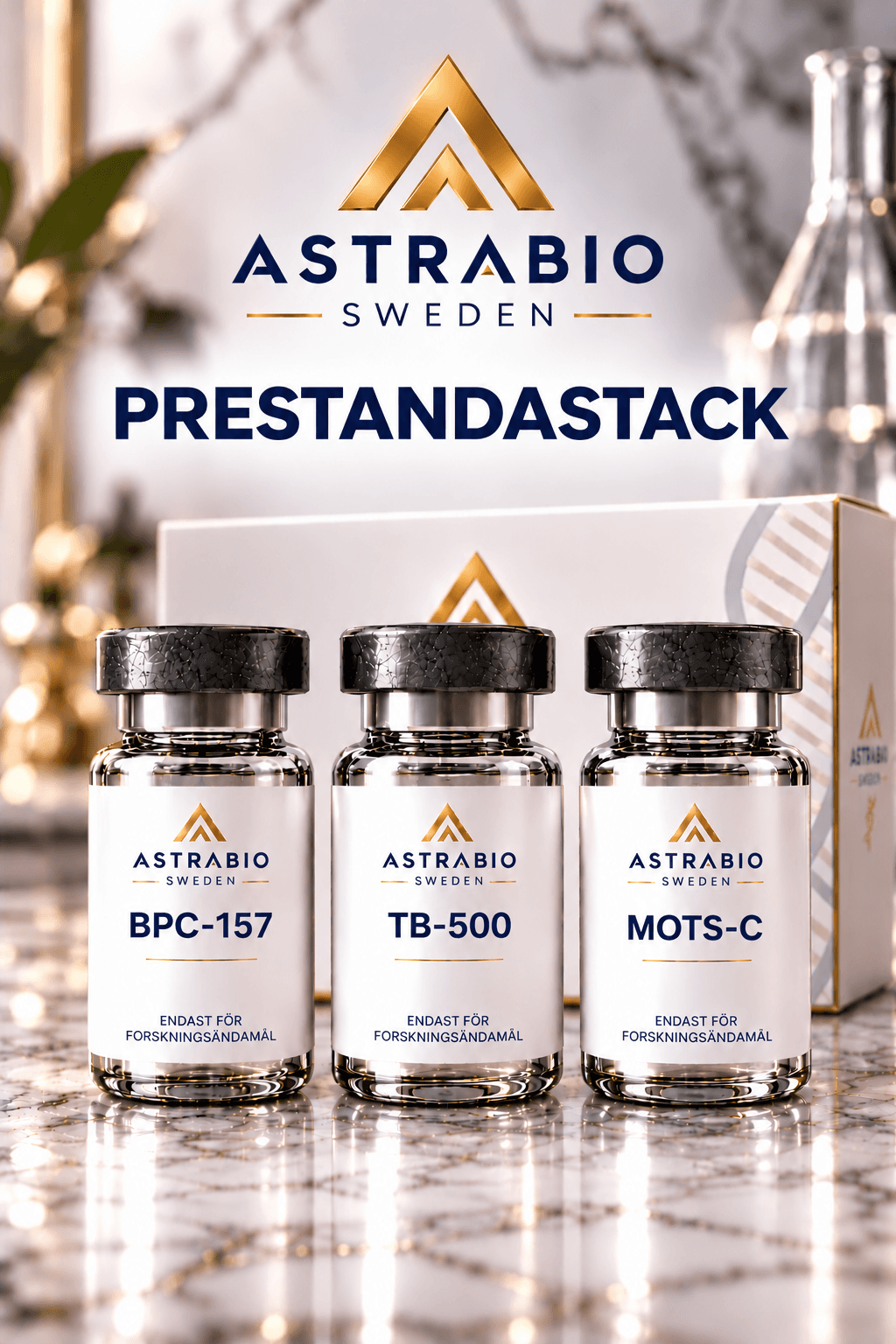 Tre vialer – BPC-157, TB-500 och MOTS-C – med AstraBio Sweden-etikett på marmorbänk
